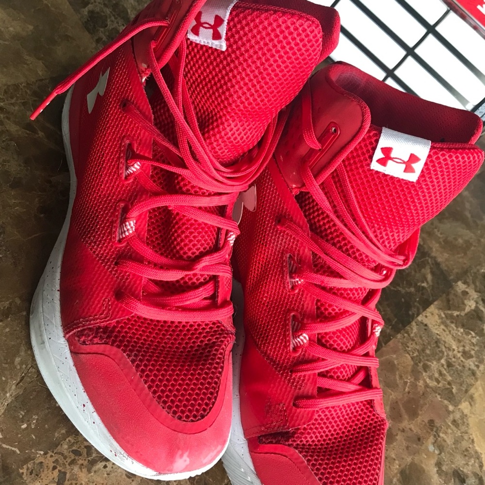 Under Armour Highlight Ace Women’s Volleyball Shoe